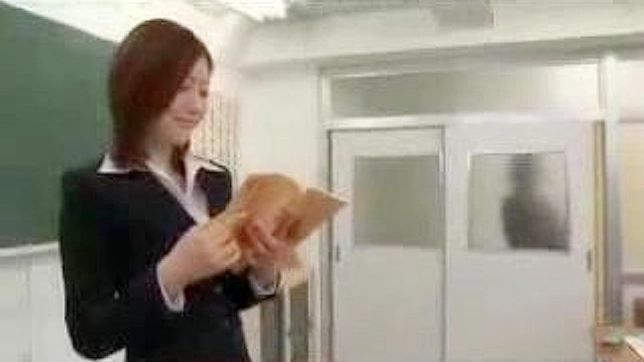 Japanese Schoolgirl 18+ Takes Her New Job Very Seriously Tonight