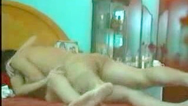 Amateur Couple Gets Caught on Camera Sharing Sexy Secrets Live