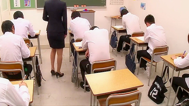 Sadistic Asian Goddess Gives Steamy Cunni & Deepthroat Showdown