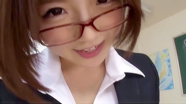 Sultry Japanese Cosplayer Gives Seductive Blowjob Showdown