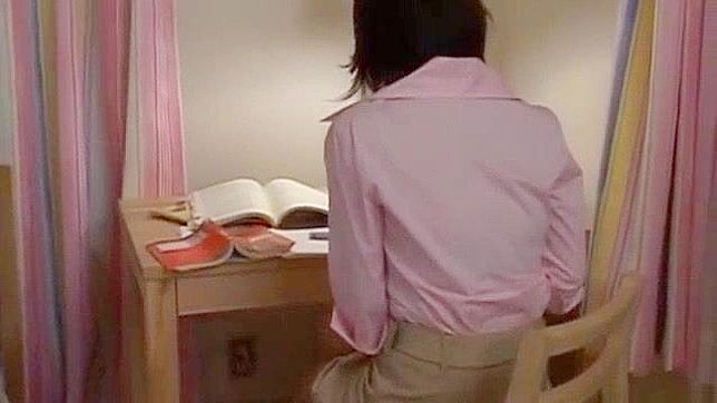 Seductive Japanese MILF in Stockings Self-Pleasing Her Smooth Pussy