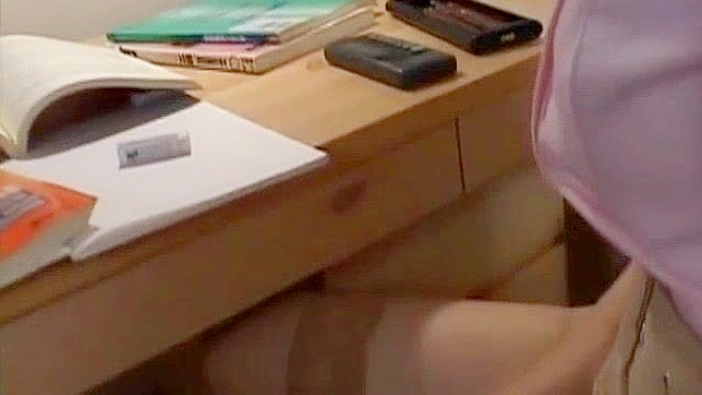 Seductive Japanese MILF in Stockings Self-Pleasing Her Smooth Pussy