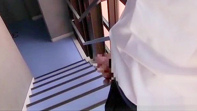 Seductive Japanese MILF Shows Off Her Perfect Ass