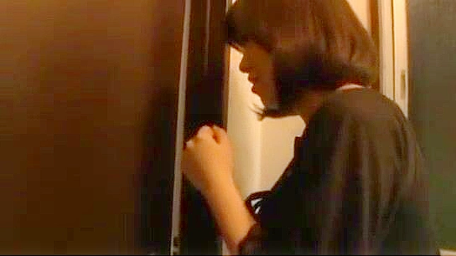 Seductive MILF Jap Office Worker Gives Hot Blowjob Showdown