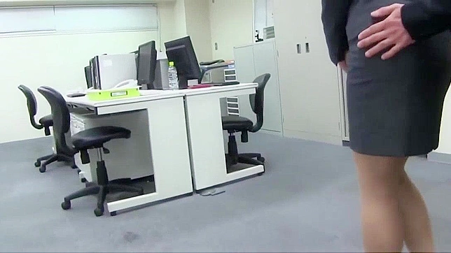 Office Lady's Hot Flesh Thrills in Explicit HD Action Scene