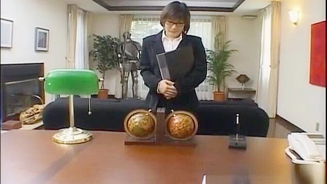 Seductive Japanese Milf Shows Her Expert Blowjob Tricks Live