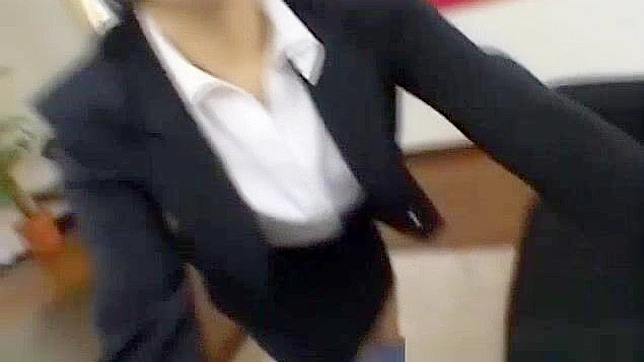 Seductive Japanese Milf Shows Her Expert Blowjob Tricks Live