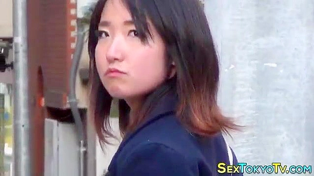 Seductive Asian Chick Teases Her Juicy Ass for Your Fantasy
