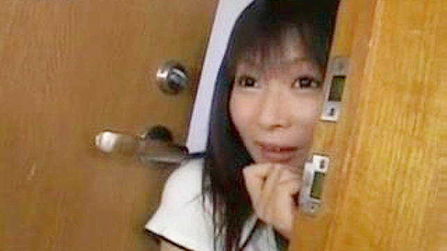 Hot Japanese Piano Tutor Shows Her Steamy Solo Skills Live