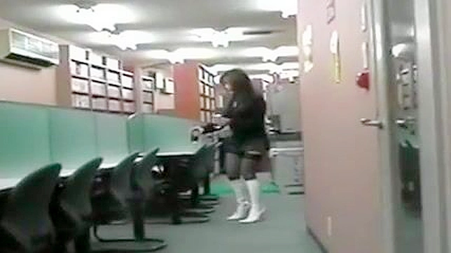 Japanese Porn Stars Enjoy Extreme Public Sex Thrills Live!