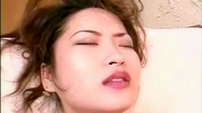 Sizzling Seduction - Steamy Finger Play and Wet Kisses Heat Up