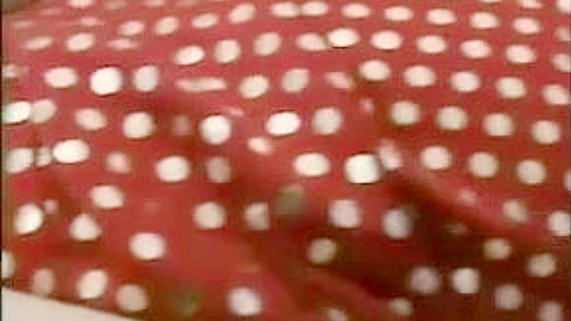 Sizzling Seduction - Steamy Finger Play and Wet Kisses Heat Up