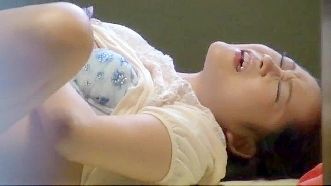 Sultry MILF Masturbates Privately Under Neighbor’s Watchful Eyes