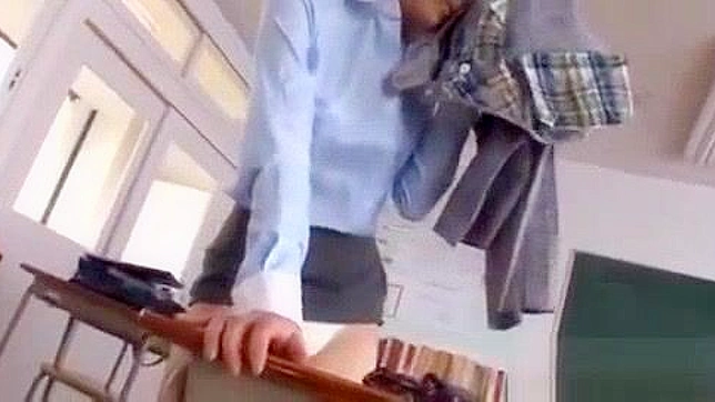 Naughty High Schooler Suzumura Airi's Solo Pleasure Showdown