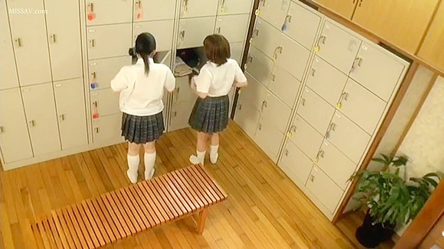 Public Shower Spy Catching Hot Japanese Babes Bare-Naked!