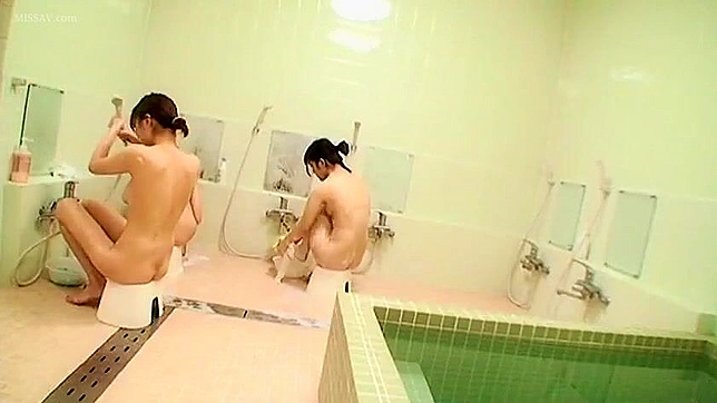 Japanese Schoolgirl 18+ Exposes Her Body in Public Showers Explicitly