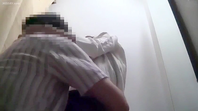 Candid View Captures Raw Japanese Pussy Licking Delight in Mall Dress Room