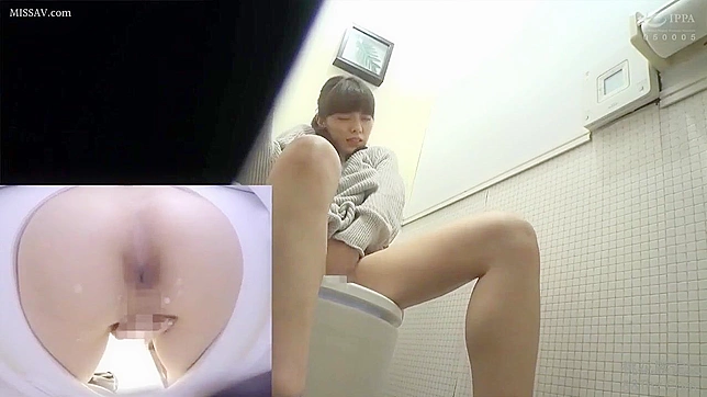Sneaky Japanese Slut Urinates While Handjobbing On Candid View!