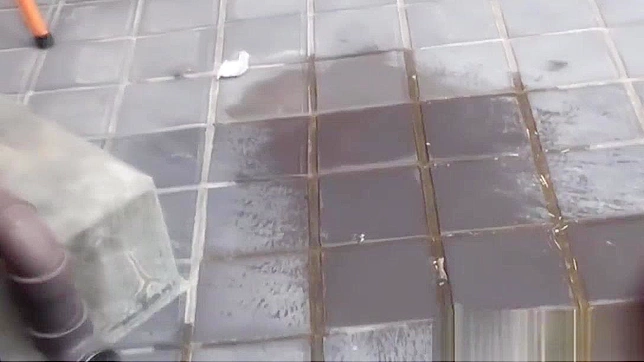 Outdoor Japanese Piss Showoff Thrills Fans in Must-See JAV Clip