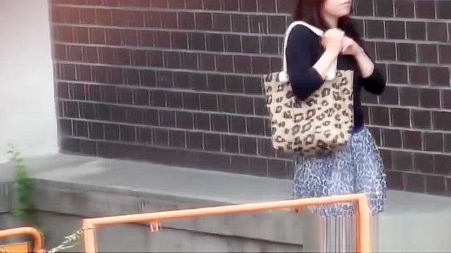 Outdoor Japanese Piss Showoff Thrills Fans in Must-See JAV Clip