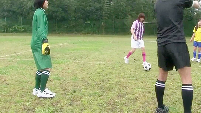 Short-Haired Japanese Beauty Fingers Her Wet Pussy for Fun