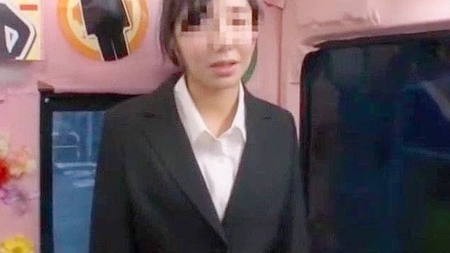 Seductive MILF Gets Pleasurable Oral in Japanese Sex Scene