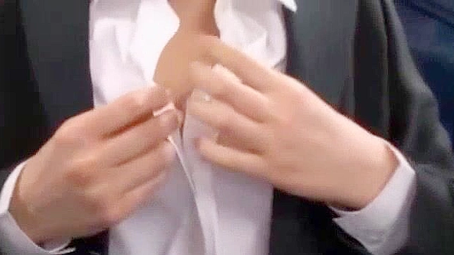 Seductive MILF Gets Pleasurable Oral in Japanese Sex Scene