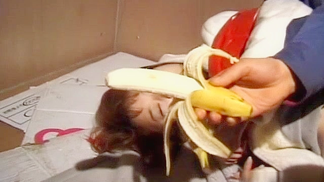 Outdoor Japanese AV Star Gives Epic Blowjob & Sex Showdown