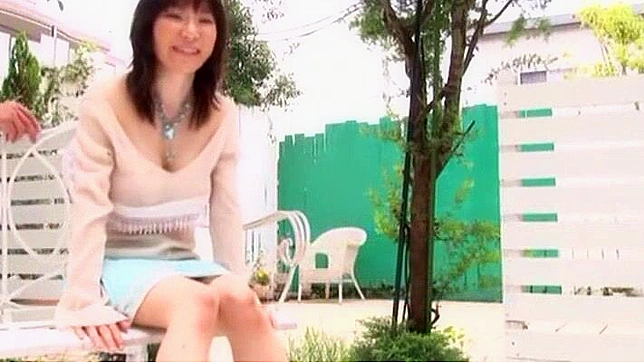 Yui Hinata Shows Off Her Luscious Body & Huge Boobs