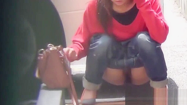 Cute JAV Girl 18+ Urinates Sensually on Camera Live Show