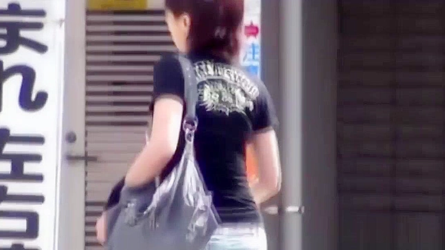 Outdoor JAV Beauty Urinates Publicly in Explicit Piss Showdown