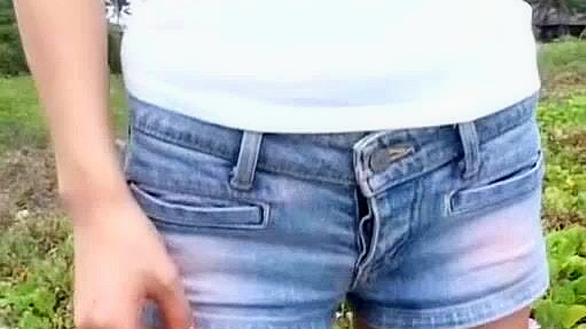 Hot Japanese Model Risa Coda Nails Her Solo Outdoor Scene