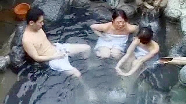 Manami Momosaki - Seductive Japanese Babe's Tit & Pussy Play