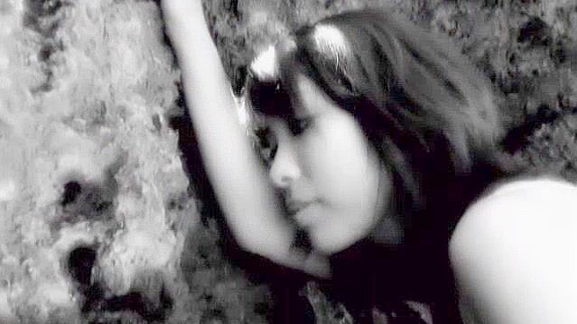 Shizuku Natsukawa’s Steamy Girl 18+-on-Girl 18+ Outdoors Action