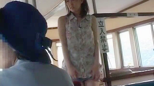 Sizzling Japanese Beauty Mashiro Shows Off Her Luscious Curves