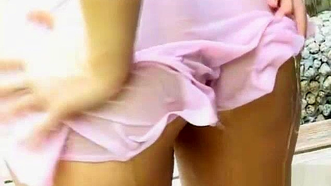 Izumi Yamaguchi Teases Her Hot Body in Seductive JAV Scene