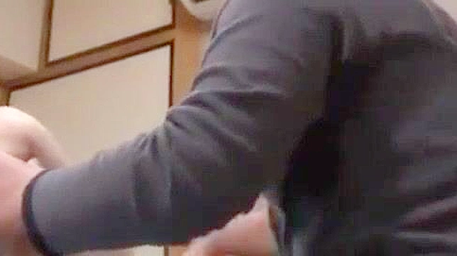 Japanese Babe Gives Mind-Bending Deepthroat Blowjob Live