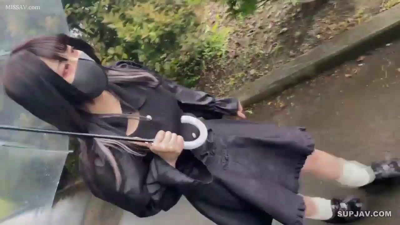 Sultry Japanese Queen Masturbates Wetly By Riverbank