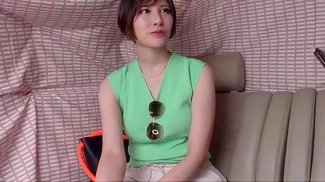 Hot Japanese Vixen Enjoys Steamy Oral Sex & Vibes Orgasm