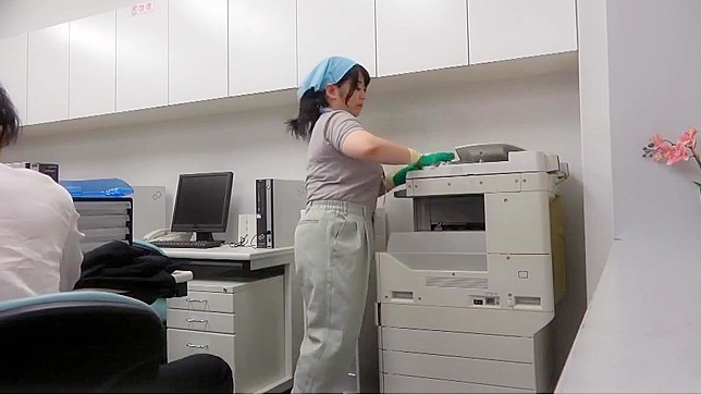 Hot Japanese Babe Delivers Sultry Blowjob in Secret Spot