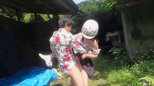 Skinny Japanese Girl 18+ Stretches Pussy With Giant Dildo