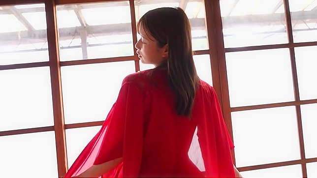 Rena Momozono JAV Star Shows Off Her Body Seductively