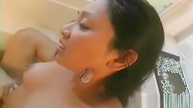 Cute Asian Teen 18+ Tempts Her Lucky Man for Steamy Bathtub Sex