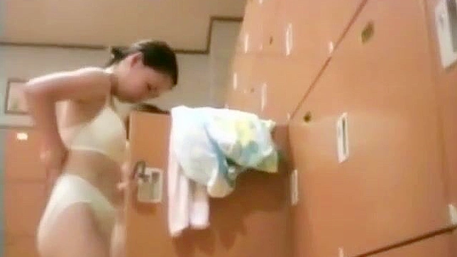 Sneaky Peek into Women’s Bathrooms via Candid View JAV Star