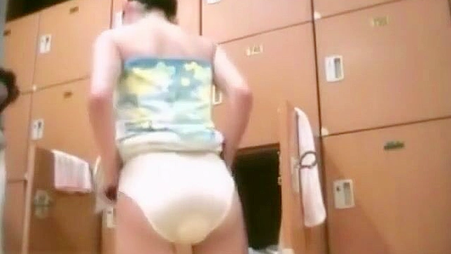 Sneaky Peek into Women’s Bathrooms via Candid View JAV Star