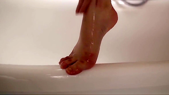 Seductive JAV Star Reiko Asahina Tempts In Steamy Shower