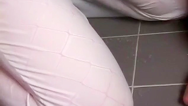Enchanting Japanese Goddess Gives Unforgettable Blowjob Showdown