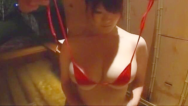 Sizzling Japanese MILF Moments - Sexy Fingering Up Close!