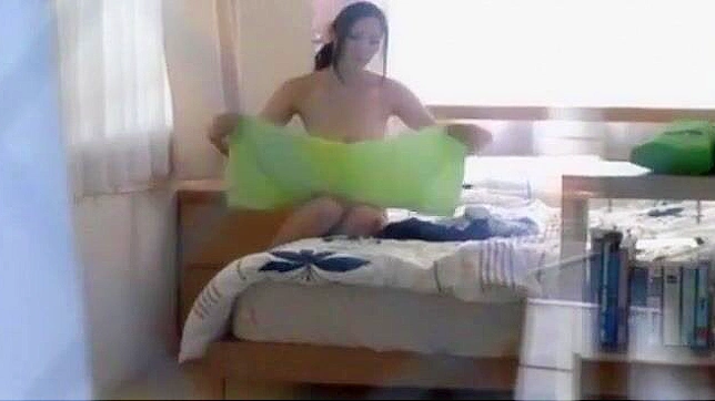 Yuna Shiina Teases Her Body in Sultry JAV Solo Show