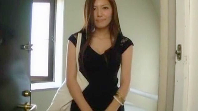 Yuna Shiina Teases Her Body in Sultry JAV Solo Show